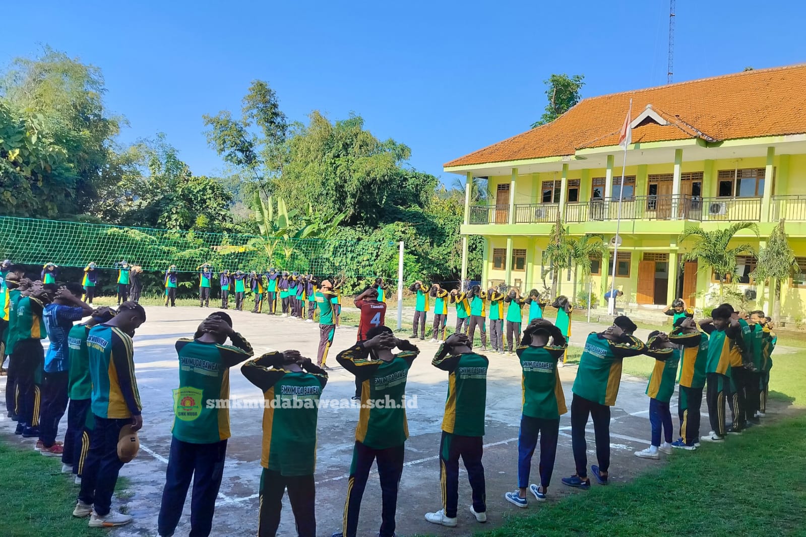 Olahraga Bersama di Jum’at Sehat SMK MUDA Bawean