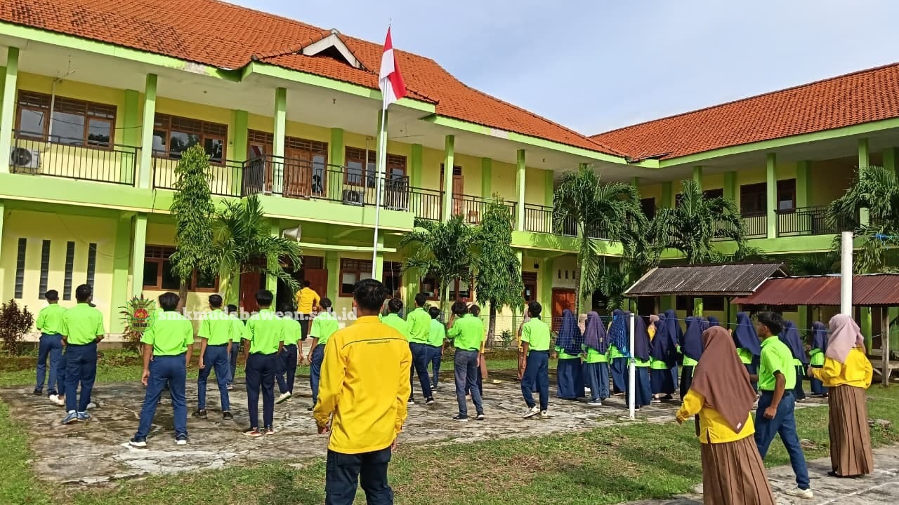Senam Anak Indonesia Sehat di Awal Pembelajaran di SMK MUDA Bawean || Meningkatkan Kesehatan dan Semangat Belajar