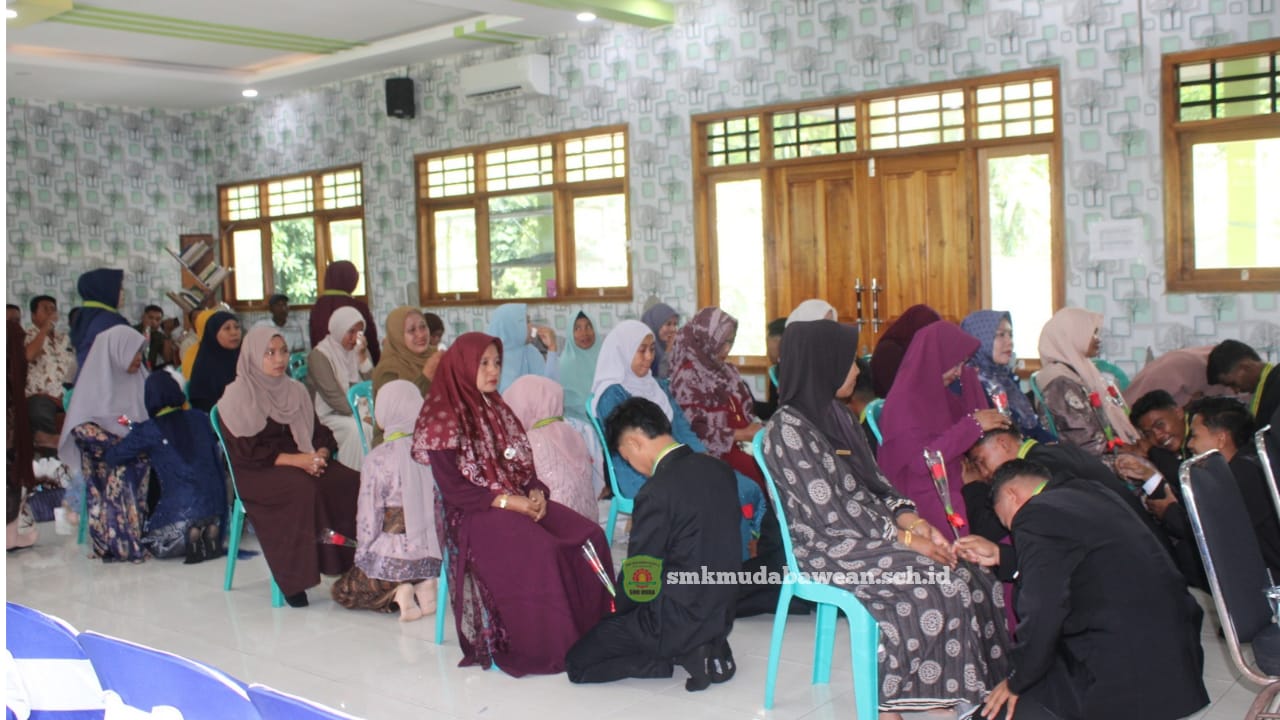 Sungkeman Haru Mewarnai Tasyakuran Kelulusan Angkatan ke-X Tahun 2026 SMK Muhammadiyah 4 Sangkapura