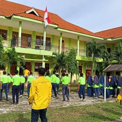 Senam Anak Indonesia Sehat di Awal Pembelajaran di SMK MUDA Bawean || Meningkatkan Kesehatan dan Semangat Belajar