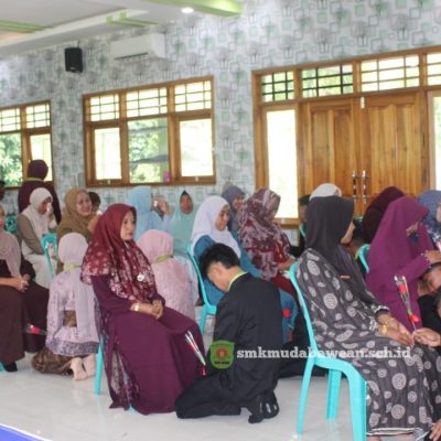 Sungkeman Haru Mewarnai Tasyakuran Kelulusan Angkatan ke-X Tahun 2026 SMK Muhammadiyah 4 Sangkapura